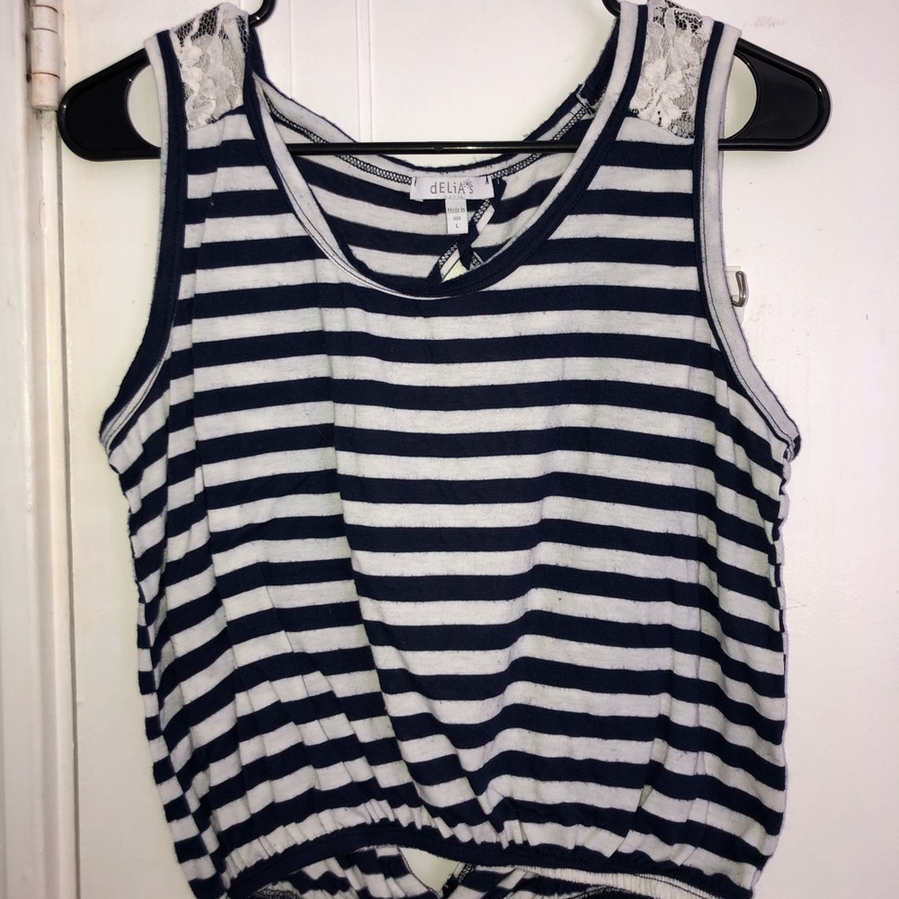 Tank top w/ lace shoulders & open oval back
